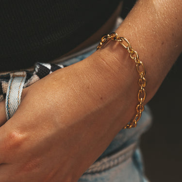 Chunky chain bracelet in Gold by Scream Pretty